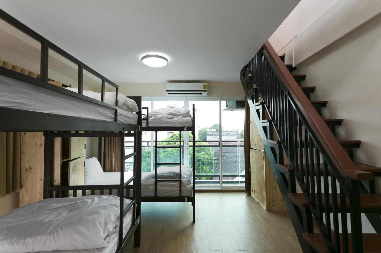 Small Space Cafe & Hostel Bangkok Exteriér fotografie