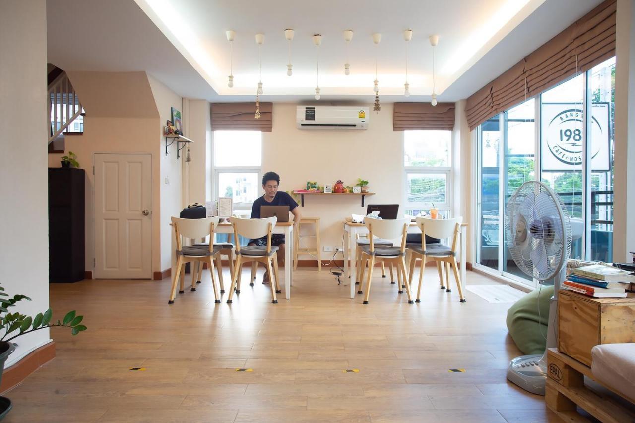 Small Space Cafe & Hostel Bangkok Exteriér fotografie